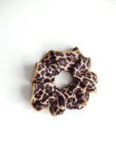 Load image into Gallery viewer, Leopard Girls and Ladies Lycra Scrunchies